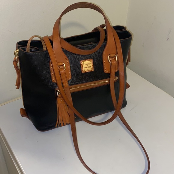 Dooney & Bourke double straps bag with wallet